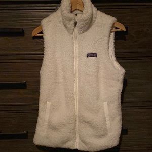 white fur patagonia vest- worn once (runs small!) size M